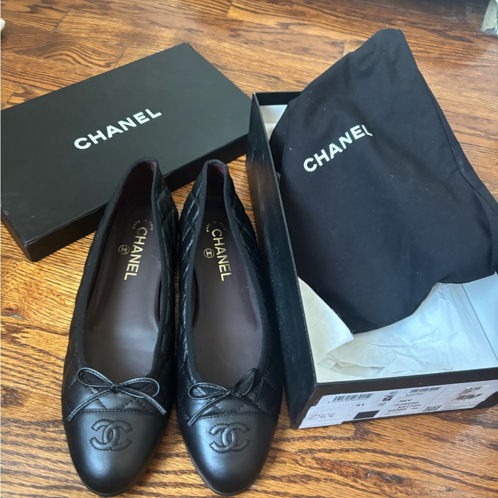 Chanel Black Leather Flats with Bow Detail